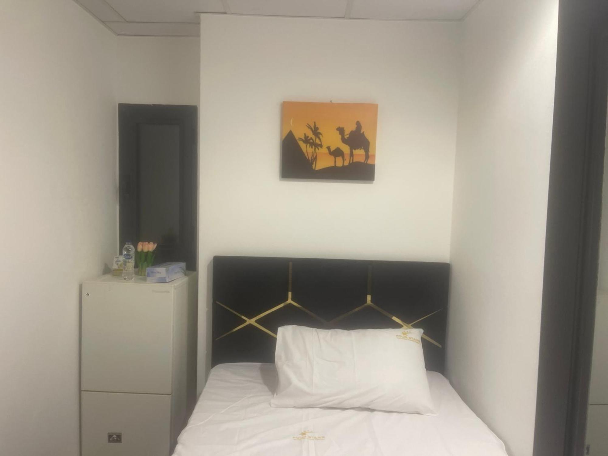 Four Stars Hostel Dubai Exterior photo