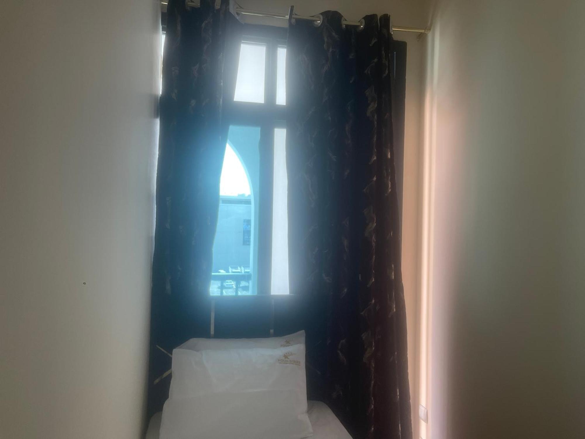 Four Stars Hostel Dubai Exterior photo