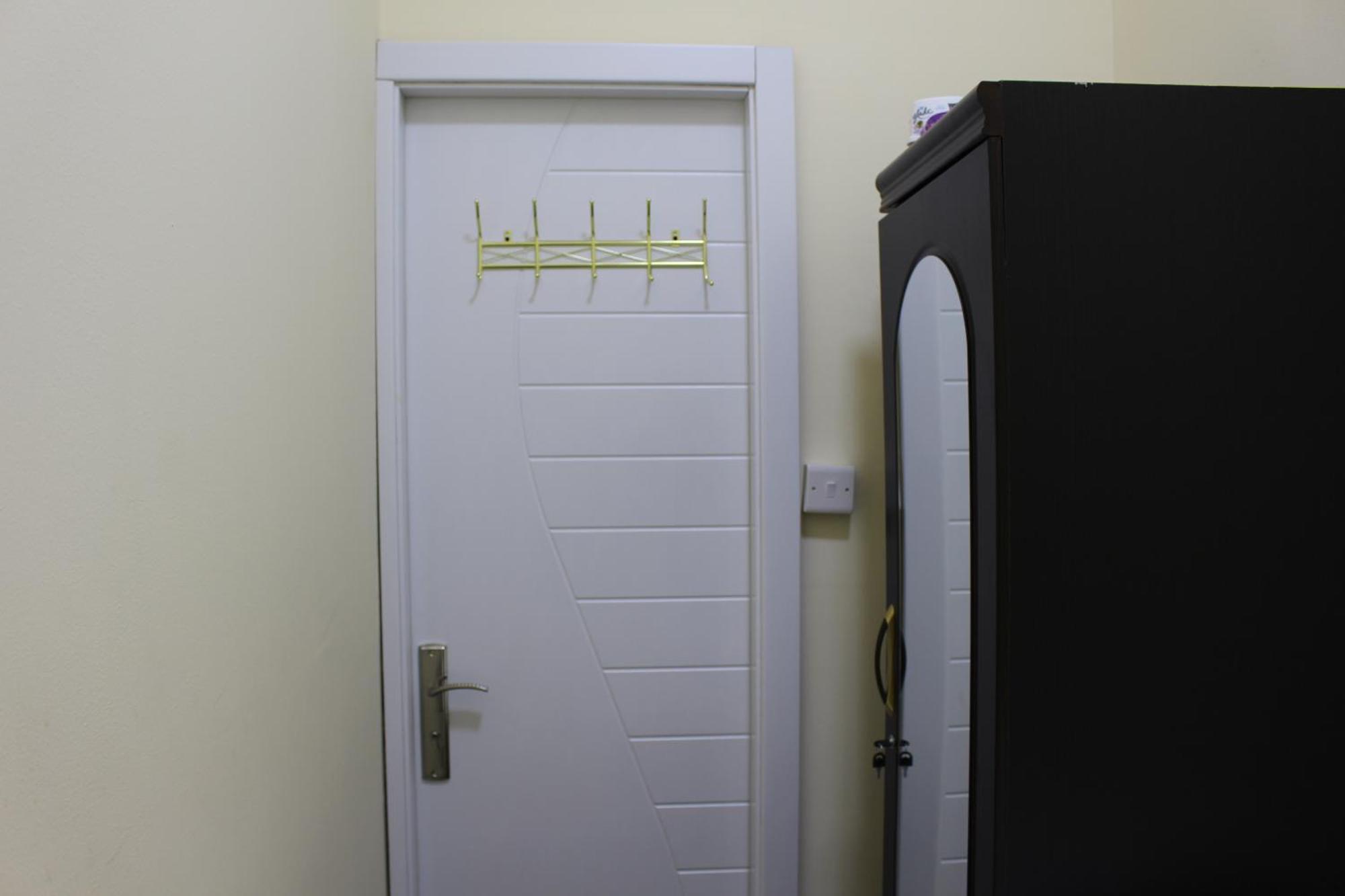 Four Stars Hostel Dubai Exterior photo
